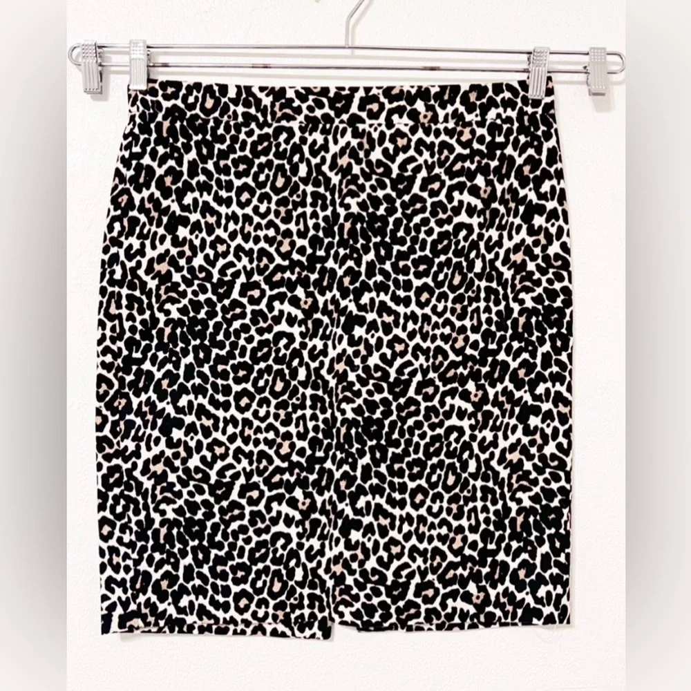 Ann Taylor Black and White Pencil Pencil Lined Skirt Elevate Your Style